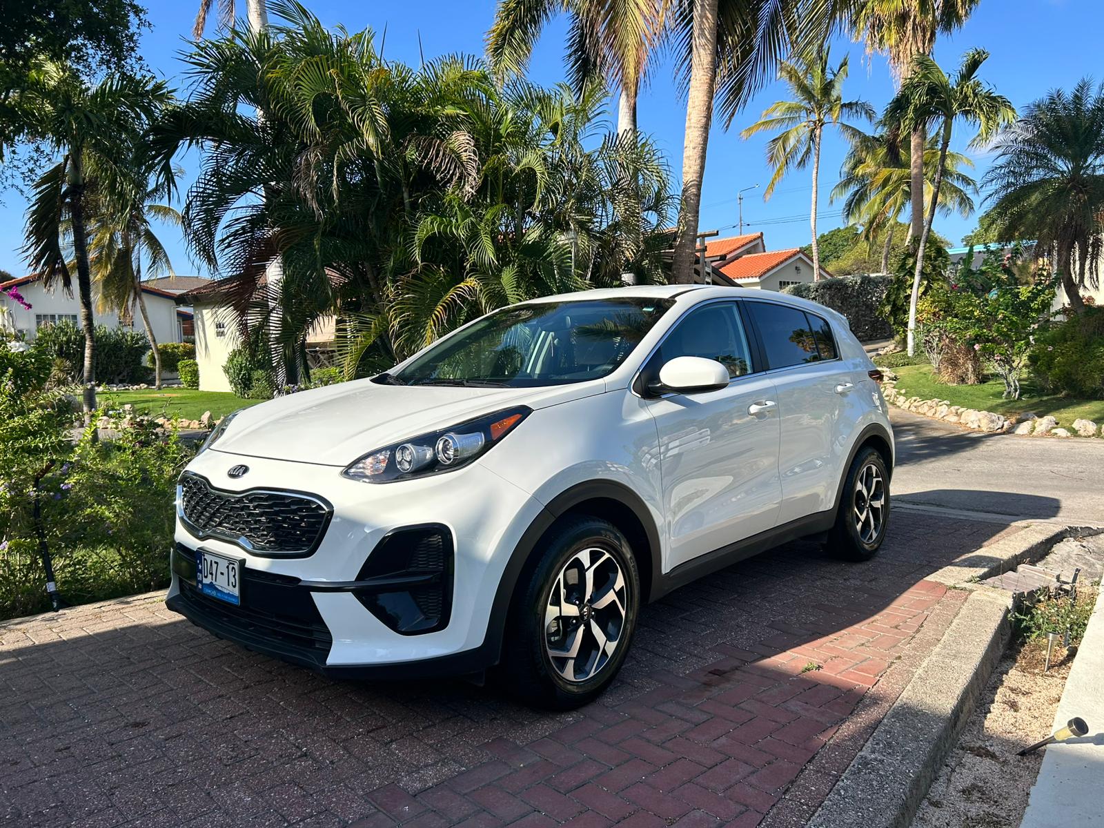 Witte KIA Sportage van BlueHaven op Curaçao