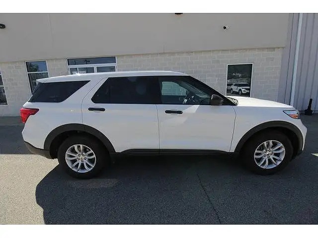Ford Explorer 7 Seater New Model (Wit) — car rental Curaçao
