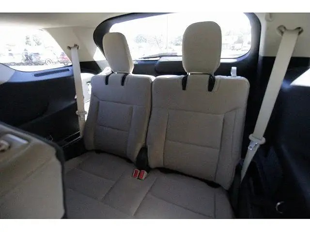 Ford Explorer 7 Seater New Model (Wit) — car rental Curaçao