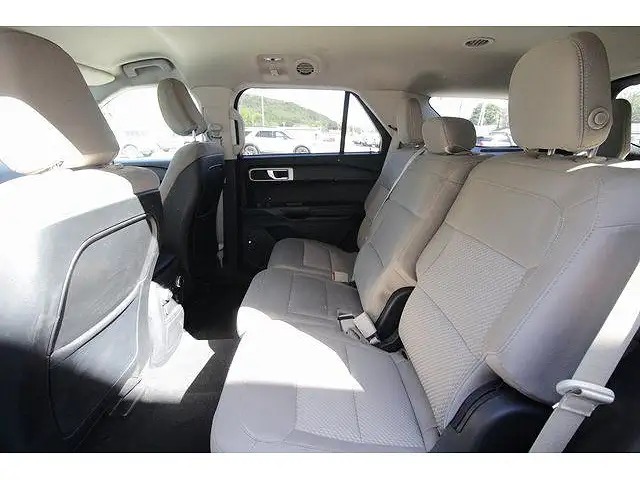 Ford Explorer 7 Seater New Model (Wit) — car rental Curaçao