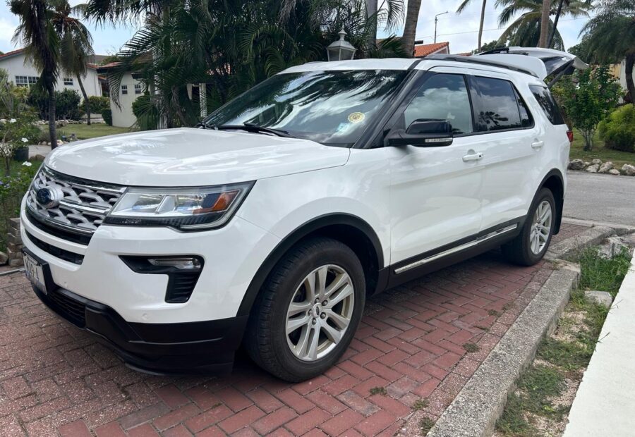 Ford Explorer 7 Seater 2019 — aluguer de carros Curaçao